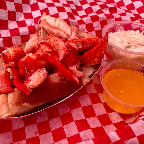 Photo taken at The Lobster Roll Restaurant by Kerry Y. on 5/16/2021
