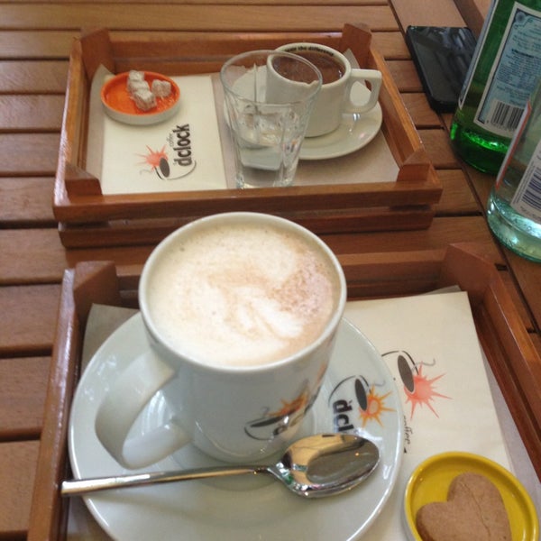 8/31/2013 tarihinde Nur D.ziyaretçi tarafından Dclock Coffee'de çekilen fotoğraf