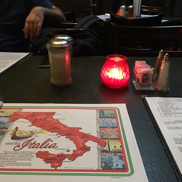 9/9/2018 tarihinde Kaan B.ziyaretçi tarafından Mona Lisa Italian Restaurant'de çekilen fotoğraf