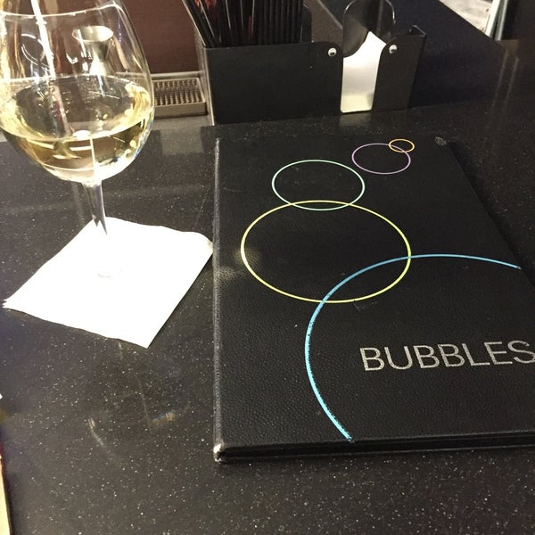 12/30/2017에 Diana T.님이 Bubbles Wine Bar에서 찍은 사진