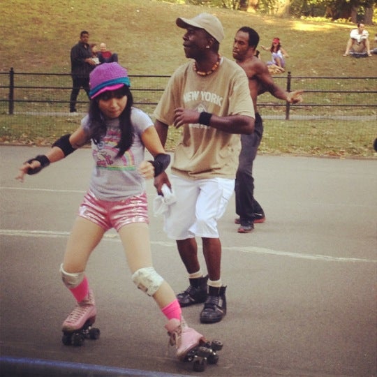 9/23/2012에 Linda J.님이 Central Park Dance Skaters Association (CPDSA) — Free Roller Skating Rink에서 찍은 사진