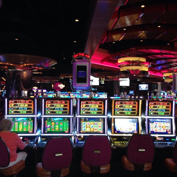8/14/2014 tarihinde Mike H.ziyaretçi tarafından Hard Rock Hotel &amp; Casino Sioux City'de çekilen fotoğraf