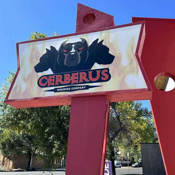 Foto tirada no(a) Cerberus Brewing Company por Keith H. em 10/19/2022
