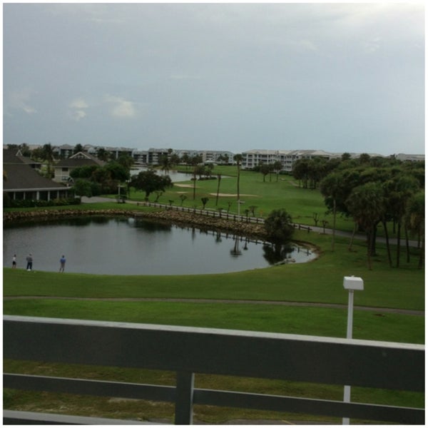 Foto diambil di Marriott Hutchinson Island Beach Resort, Golf &amp; Marina oleh Grace F. pada 7/12/2013