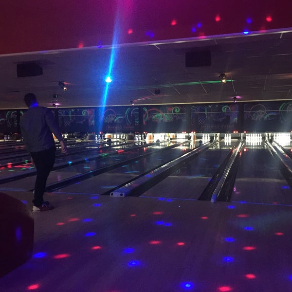 Photo taken at Bowl 360 Astoria by Dianne R. on 1/22/2017