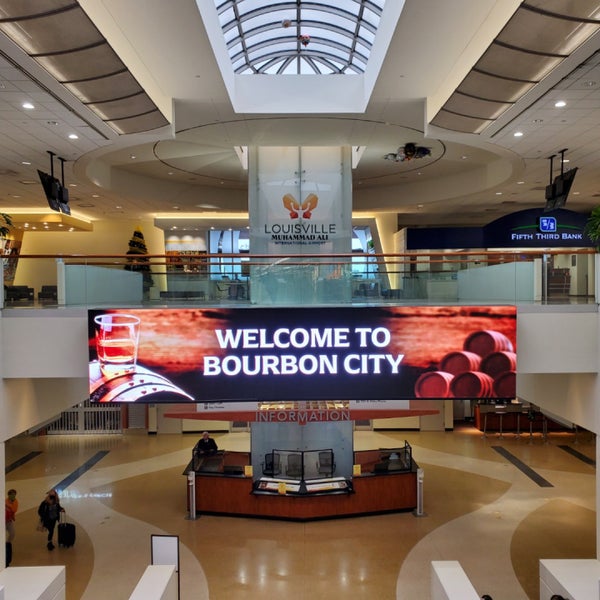 รูปภาพถ่ายที่ Louisville Muhammad Ali International Airport (SDF) โดย Dianne R. เมื่อ 1/15/2022