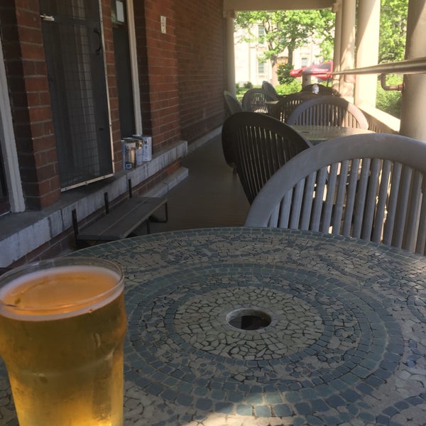 The Grad Club Queen's 162 Barrie St.