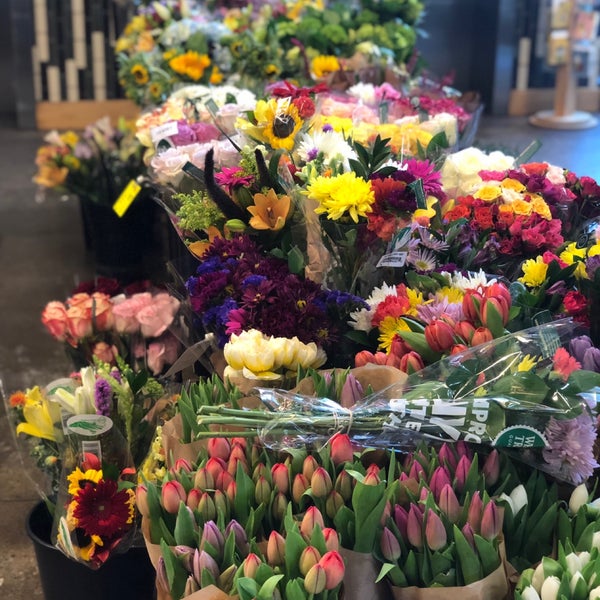 Whole Foods Market 13998 Cedar Rd.