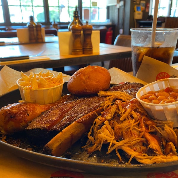 รูปภาพถ่ายที่ Big Easy Bar.B.Q &amp; Crabshack โดย K C. เมื่อ 6/8/2023