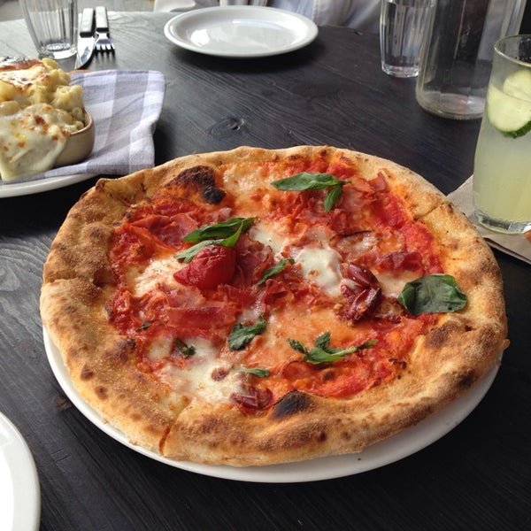 9/7/2013 tarihinde K C.ziyaretçi tarafından Pizza East'de çekilen fotoğraf