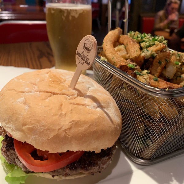 5/24/2019 tarihinde Jan V.ziyaretçi tarafından Broadway Burger Bar &amp; Grill'de çekilen fotoğraf