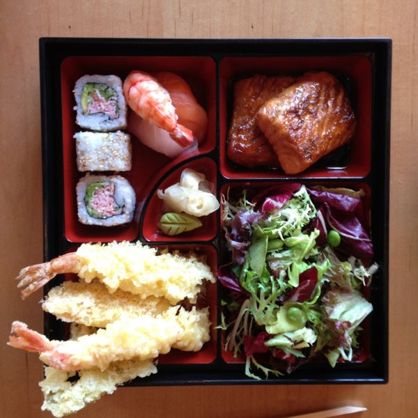 Снимок сделан в Chez Sushi (by sho cho) пользователем Reem A. 6/26/2013