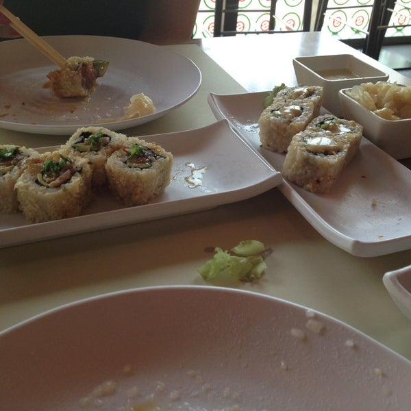 4/18/2013에 Reem A.님이 Chez Sushi (by sho cho)에서 찍은 사진