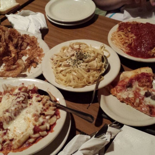Снимок сделан в Chuck&#39;s Italian Restaurant пользователем Erik P. 7/20/2014