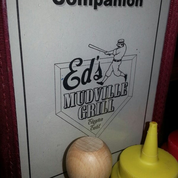 Foto tirada no(a) Ed&#39;s Mudville Grill por John G. em 7/17/2013