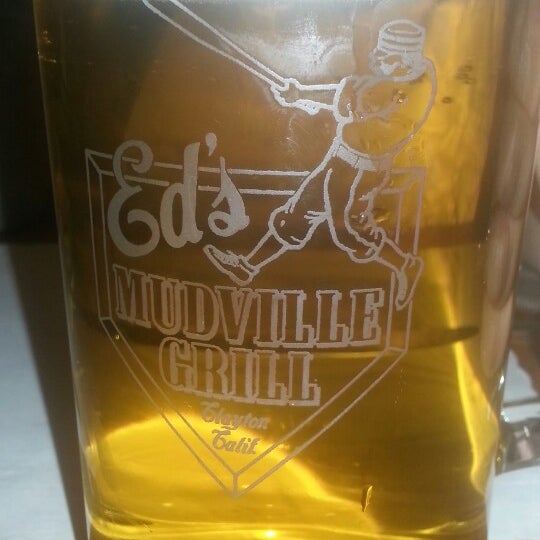 Foto tirada no(a) Ed&#39;s Mudville Grill por John G. em 3/8/2013