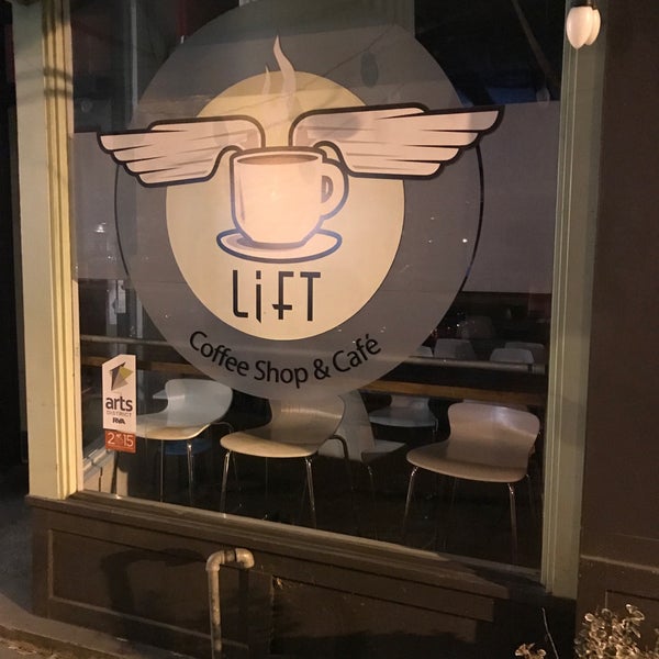 Photo prise au Lift Coffee Shop &amp; Café par Gabriel M. le12/17/2017