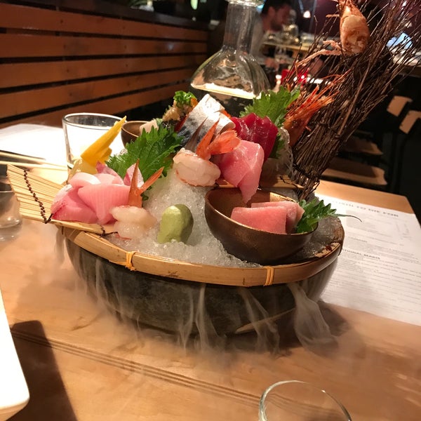 4/11/2018에 Nina S.님이 Blowfish Sushi to Die For에서 찍은 사진