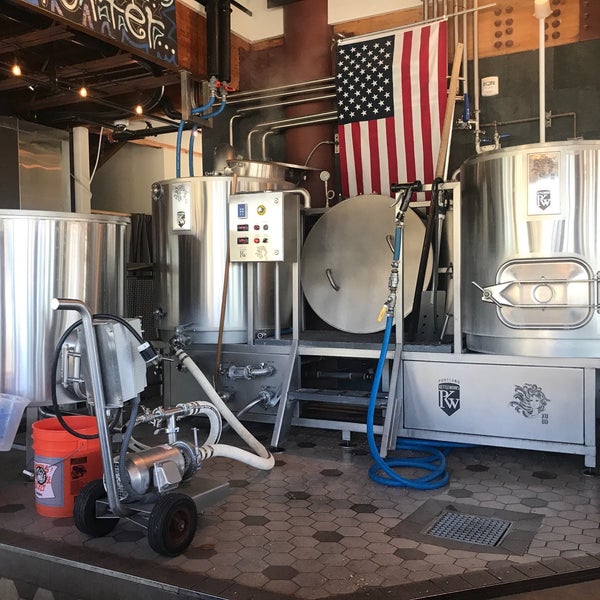 10/25/2019 tarihinde Richard T.ziyaretçi tarafından New Bohemia Brewing Co.'de çekilen fotoğraf