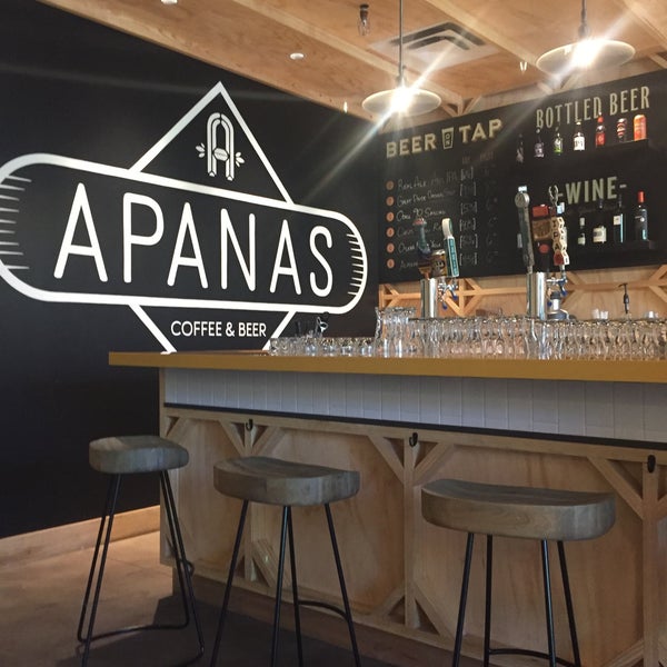 Das Foto wurde bei Apanas Coffee &amp; Beer von ✨ michael ✨ am 9/19/2016 aufgenommen