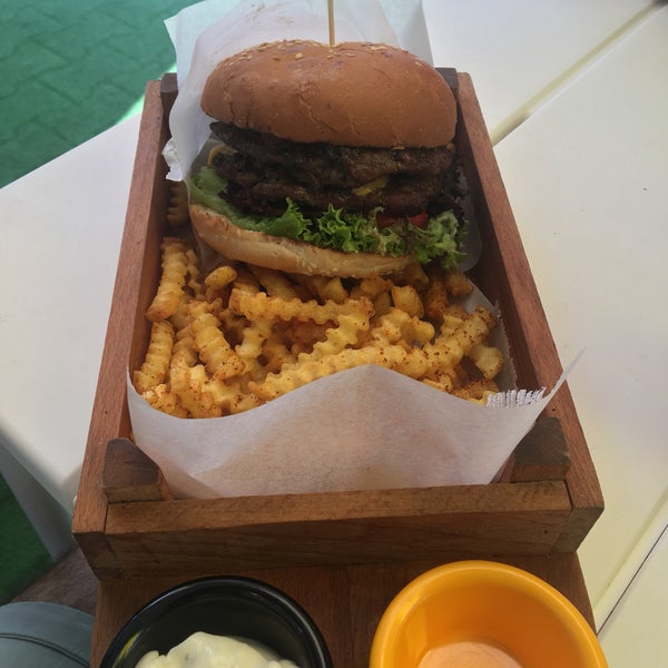 7/4/2018에 Mahmut G.님이 Caps Burger Pozcu에서 찍은 사진