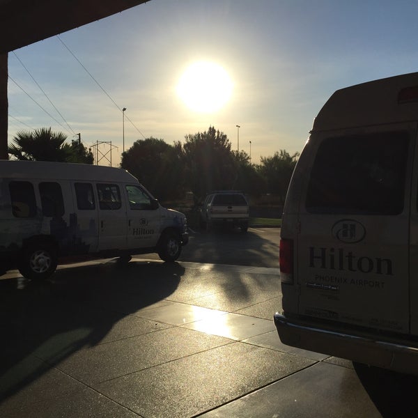 Photo taken at Hilton Phoenix Airport by Denesh (दिनेश) on 7/2/2015
