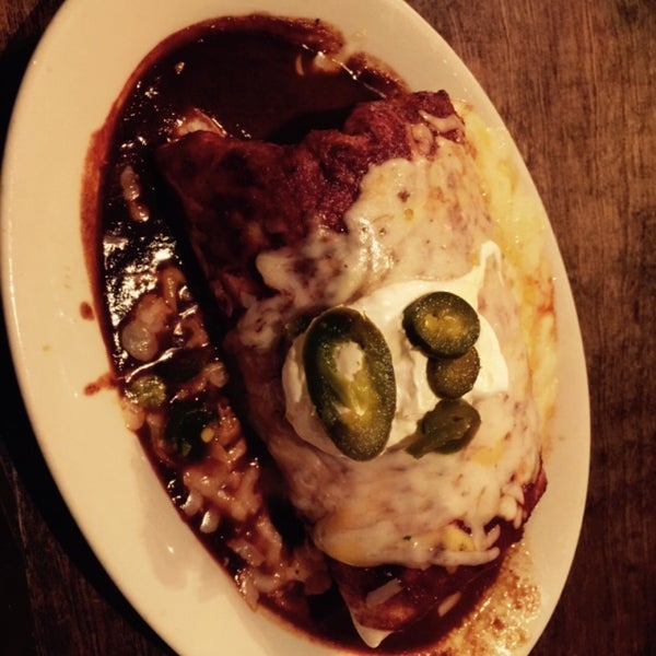 Foto scattata a Juan&#39;s Flying Burrito da Tara R. il 6/8/2015