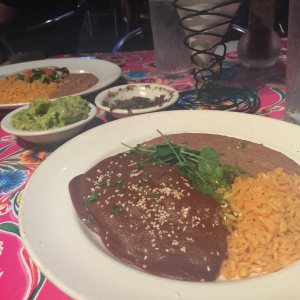 Das Foto wurde bei Acenar Mexican Restaurant von Dave J. am 2/20/2017 aufgenommen