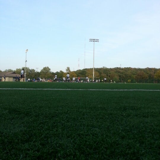 รูปภาพถ่ายที่ Sporting Club Training Center โดย Adam O. เมื่อ 9/29/2012