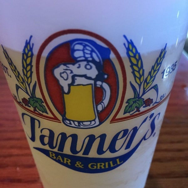Photo taken at Tanner&#39;s Bar &amp; Grill by Ethan L. on 5/17/2017