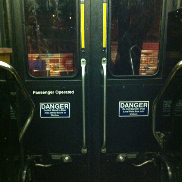 Снимок сделан в MTA Bus - Q37 (Union Turnpike/Queens Blvd) пользователем Mi...