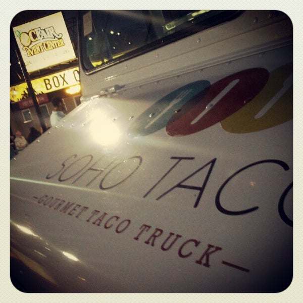 รูปภาพถ่ายที่ OC Fair Food Truck Fare โดย Soho T. เมื่อ 9/27/2012