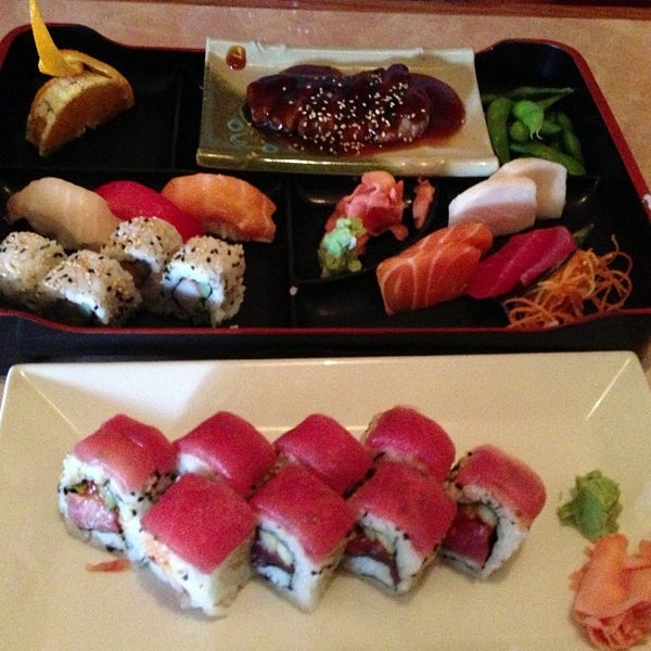 2/21/2013에 Danielle O.님이 Sakura Sushi Japanese Restaurant에서 찍은 사진