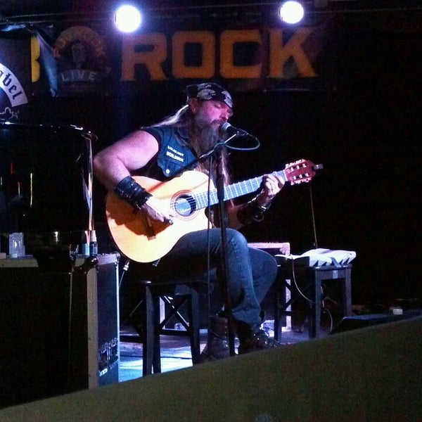 รูปภาพถ่ายที่ Pub Rock Live โดย Walter M. เมื่อ 6/15/2013