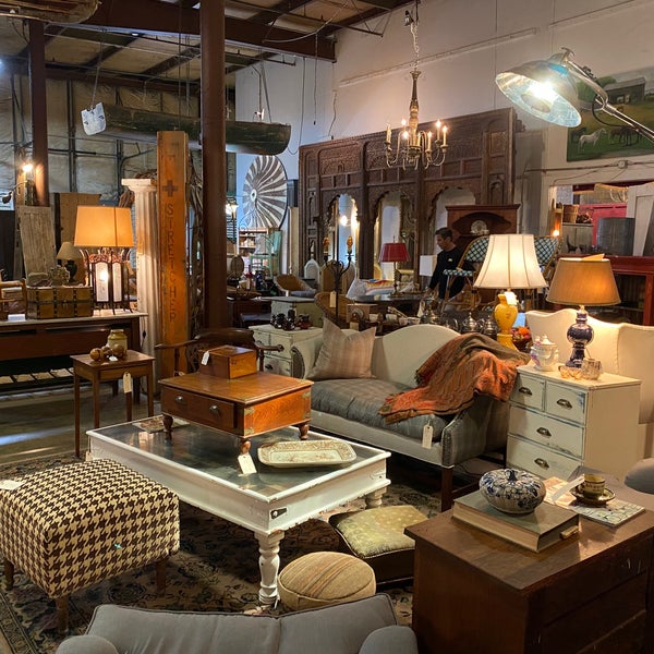 Photo taken at Hudson Antique and Vintage Warehouse by Himanshu G. on 7/3/2021