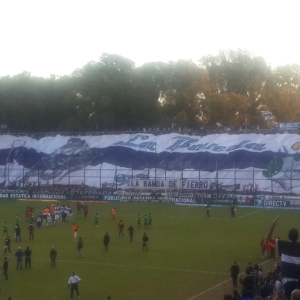 Снимок сделан в Estadio Juan Carmelo Zerillo (Club de Gimnasia y Esgrima de La Plata) пользователем Hernan G. 4/21/2014