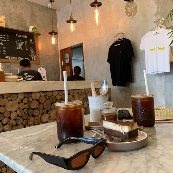 Foto diambil di Cafe Organic oleh Abdullah pada 8/12/2019