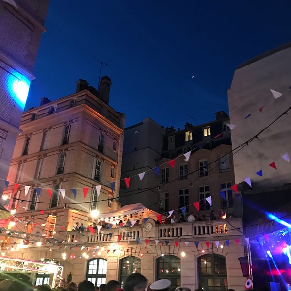 Photos At Caserne Des Pompiers Rousseau Les Halles 21 Rue Du Jour
