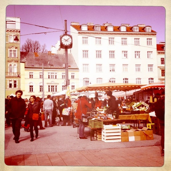 รูปภาพถ่ายที่ Karmelitermarkt โดย ani d. เมื่อ 4/13/2013