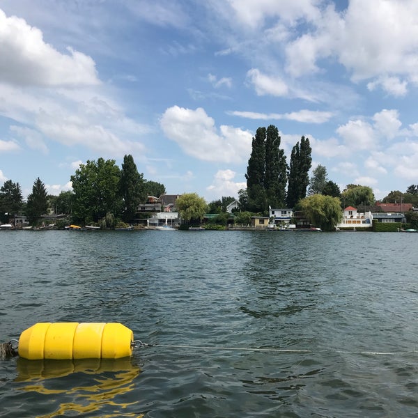 Foto tirada no(a) Bundesbad Alte Donau por ani d. em 7/26/2018