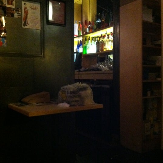 Foto tomada en Kazu Japanese Restaurant  por Adam G. el 9/26/2012
