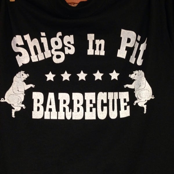 Photo taken at Shigs In Pit BBQ by Annie W. on 11/26/2014