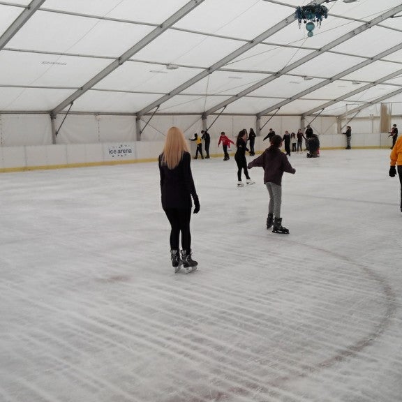 รูปภาพถ่ายที่ Ice Arena โดย ᴡ E. เมื่อ 1/3/2015