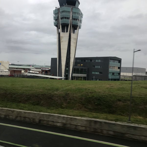 Das Foto wurde bei Aeropuerto de Santiago de Compostela von Julio G. am 11/8/2018 aufgenommen