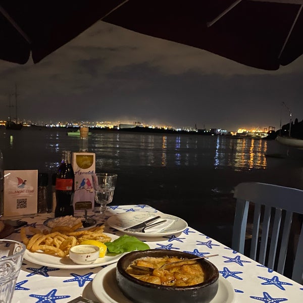 9/30/2022 tarihinde EDA B.ziyaretçi tarafından Tuzla Yat Kulübü Restaurant'de çekilen fotoğraf