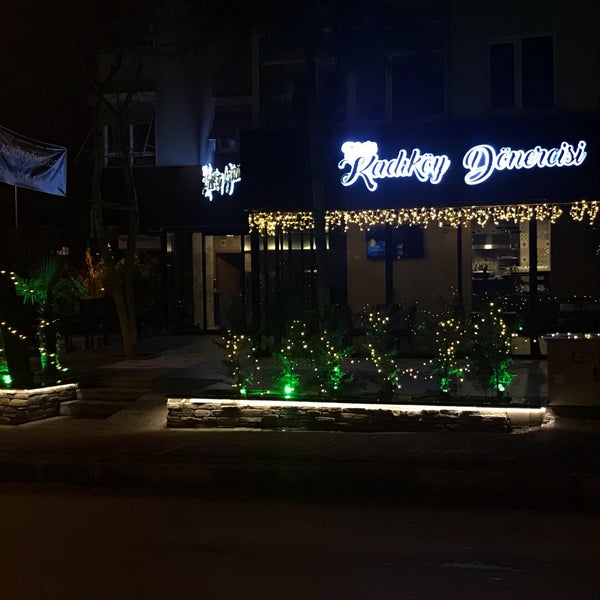 Das Foto wurde bei Tarihi Kadıköy Dönercisi von Fatih C. am 12/30/2018 aufgenommen