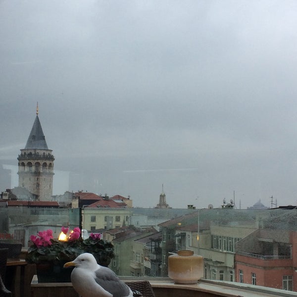 Photo taken at Daru Sultan Hotels Galata by Candaş Ö. on 12/31/2017