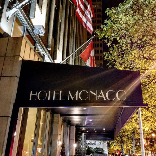 Das Foto wurde bei Kimpton Hotel Monaco Seattle von DAR am 10/24/2015 aufgenommen