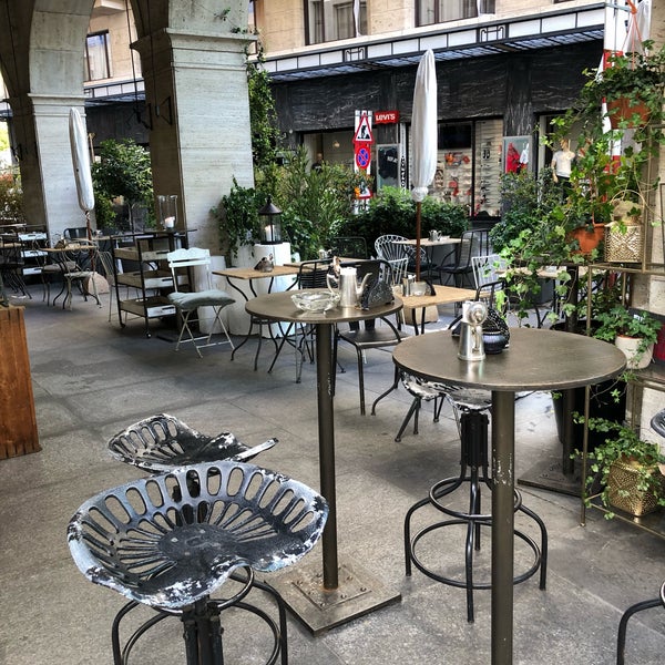 Foto diambil di Caffè Mauri oleh Aleksandar V. pada 4/30/2019