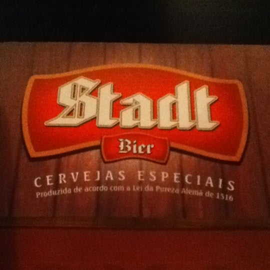 Photo taken at Stadt Bier by Danilo R. on 11/24/2012